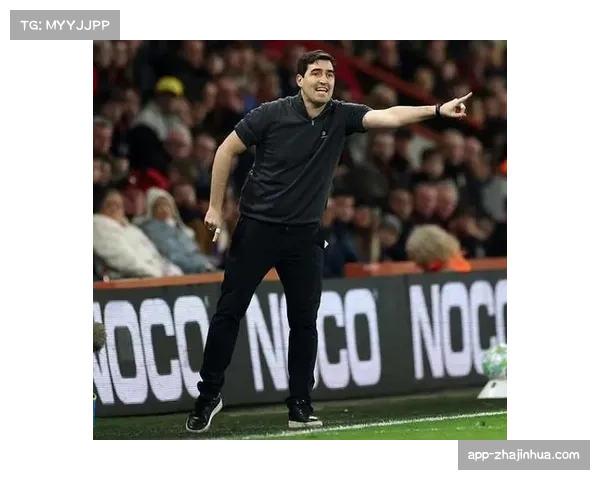 赛后更衣室:伯恩茅斯主帅伊劳拉鼓励球员忘掉失利